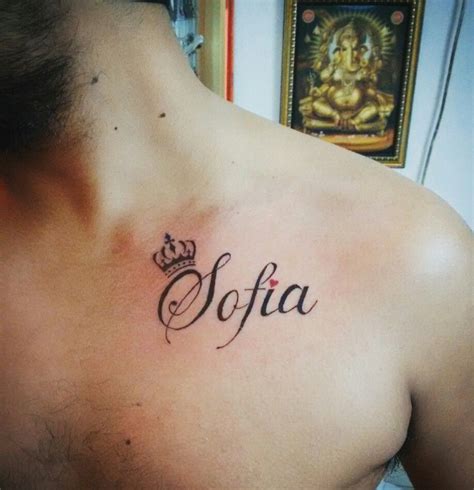 tatuajes en el pecho nombres|Tatuajes en el Pecho Nombres: Ideas y Significados para。